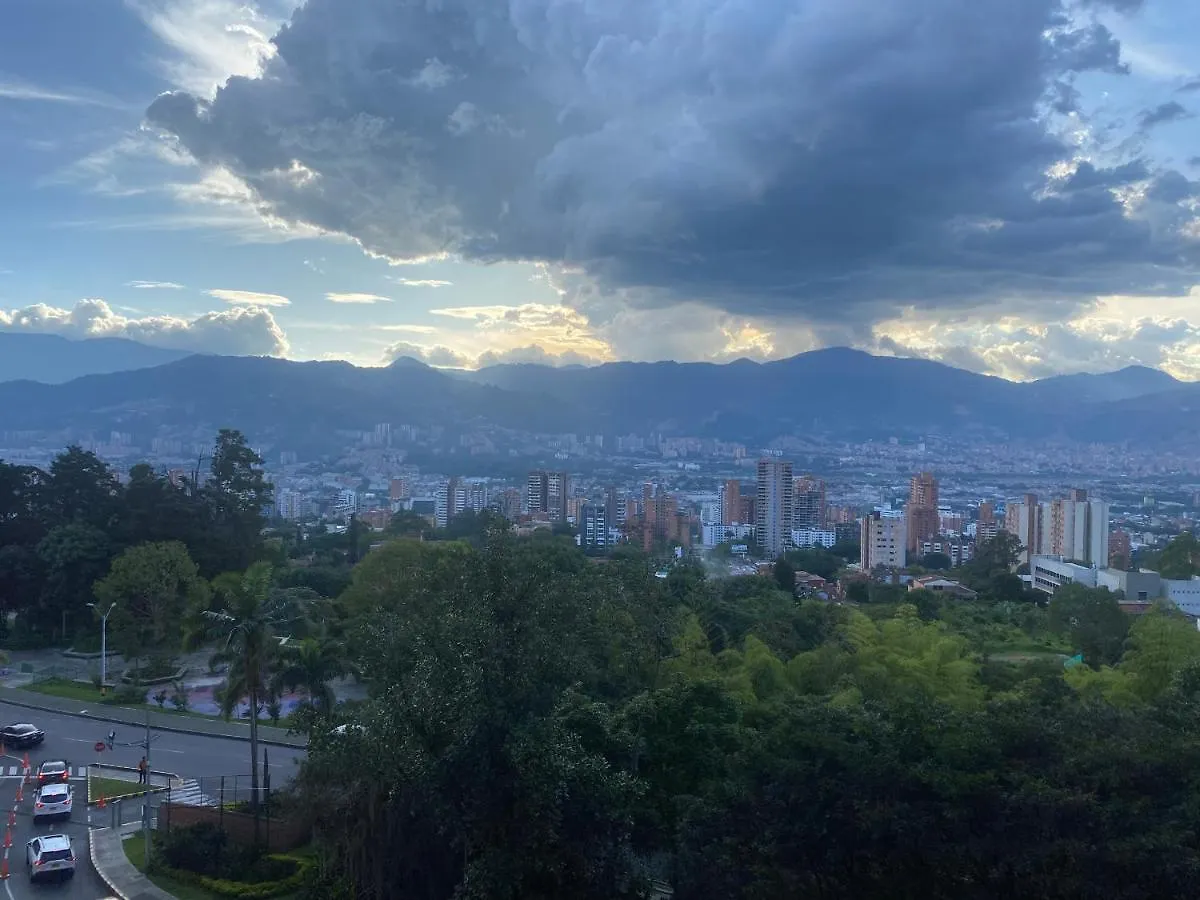 APARTA HOTEL en laureles estadio 105 MTS Cuadrados Medellín Colombia